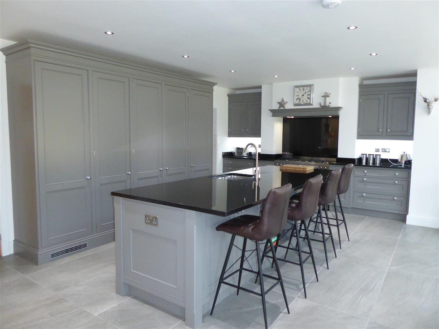 DAY/DINING KITCHEN